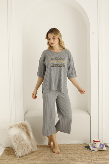 Pijama dama,tricou si pantaloni 3/4,gri deschis