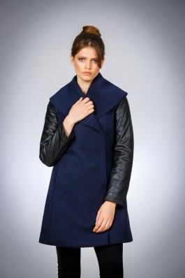 Palton pentru femei marca Be You bleumarin cu maneci din piele ecologica