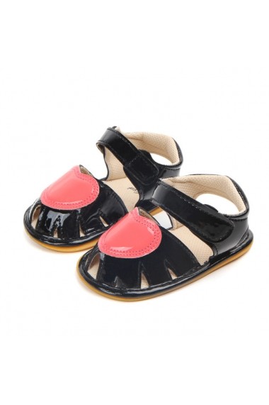 Sandalute pentru fetite negre cu inimioara roz