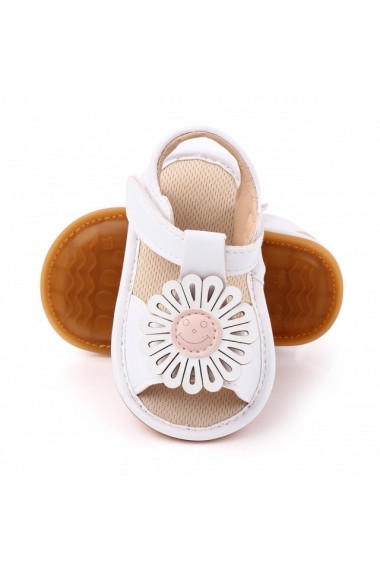 Sandalute albe pentru fetite cu floricica aplicata