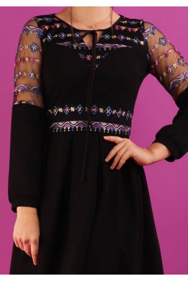 Rochie cu pliuri si snur la gat