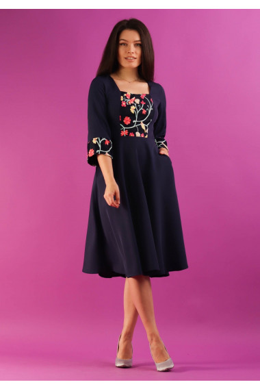 Rochie clos cu detalii florale