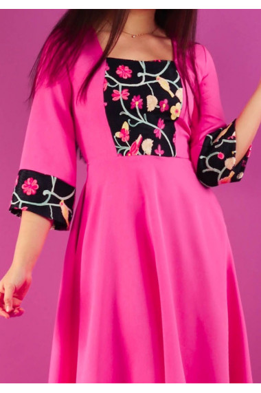 Rochie clos cu detalii florale