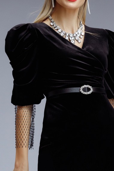 Rochie Irene neagra din catifea cu detalii din plasa cu cristale