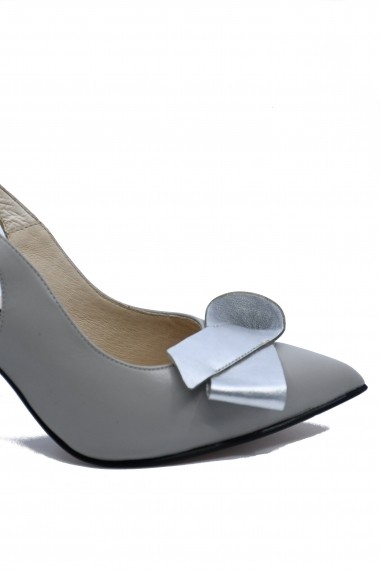 Pantofi dama decupati din piele naturala gri cu fundita argintie
