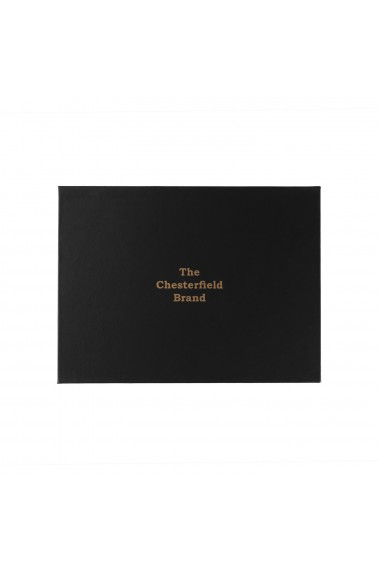 Set cadou pentru barbati cu port card si breloc pentru chei The Chesterfield Brand maro coniac